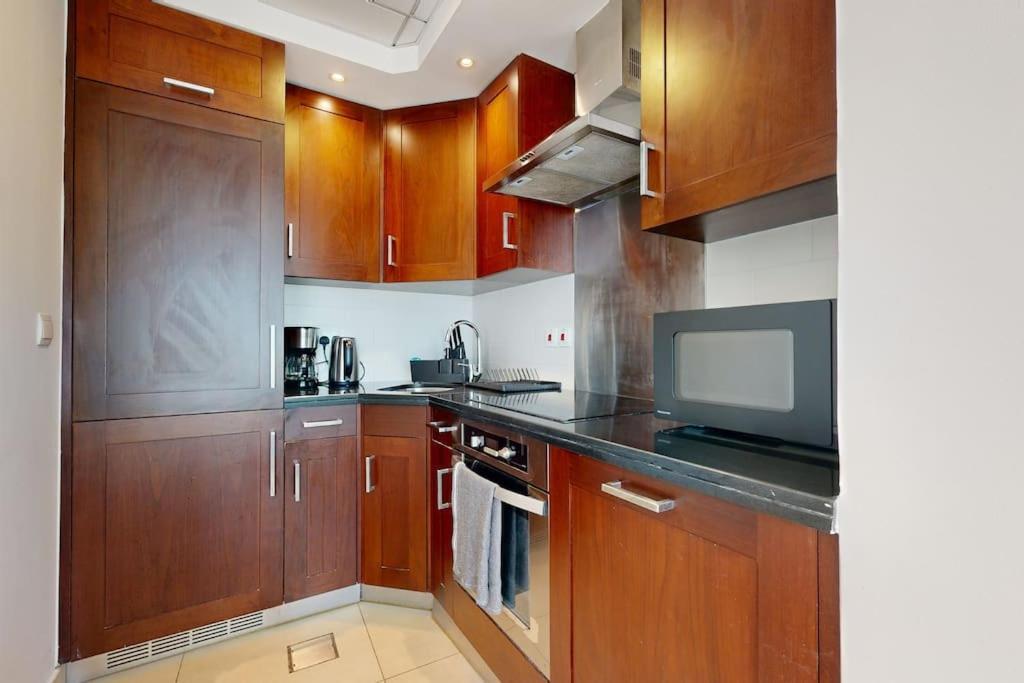 Studio In Best Part Of Downtown With Amazing Pool Dubai Buitenkant foto